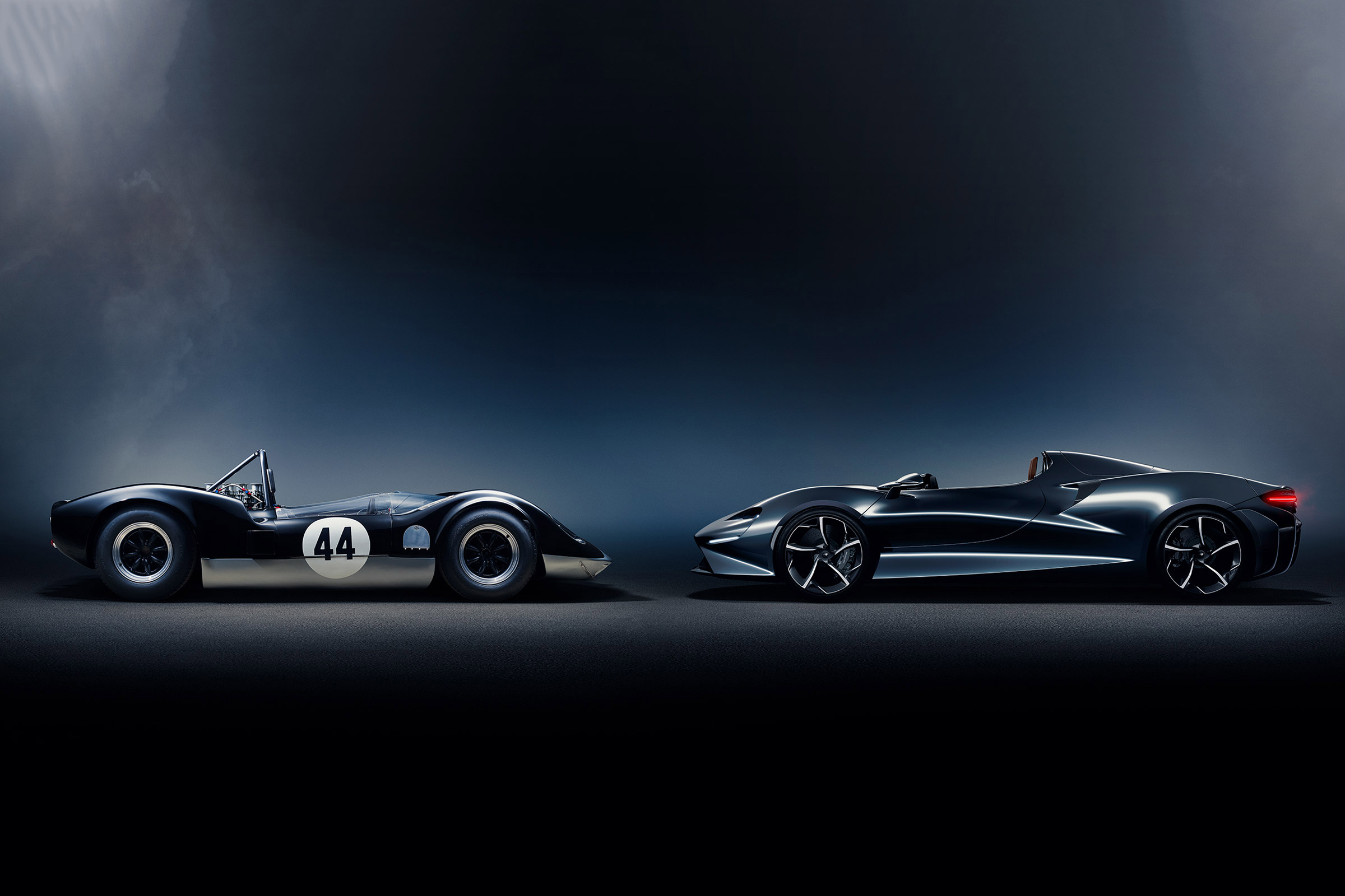 McLaren Elva and McLaren-Elva M1A - side