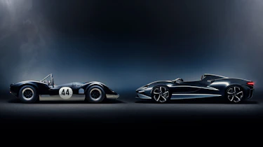 McLaren Elva and McLaren-Elva M1A - side