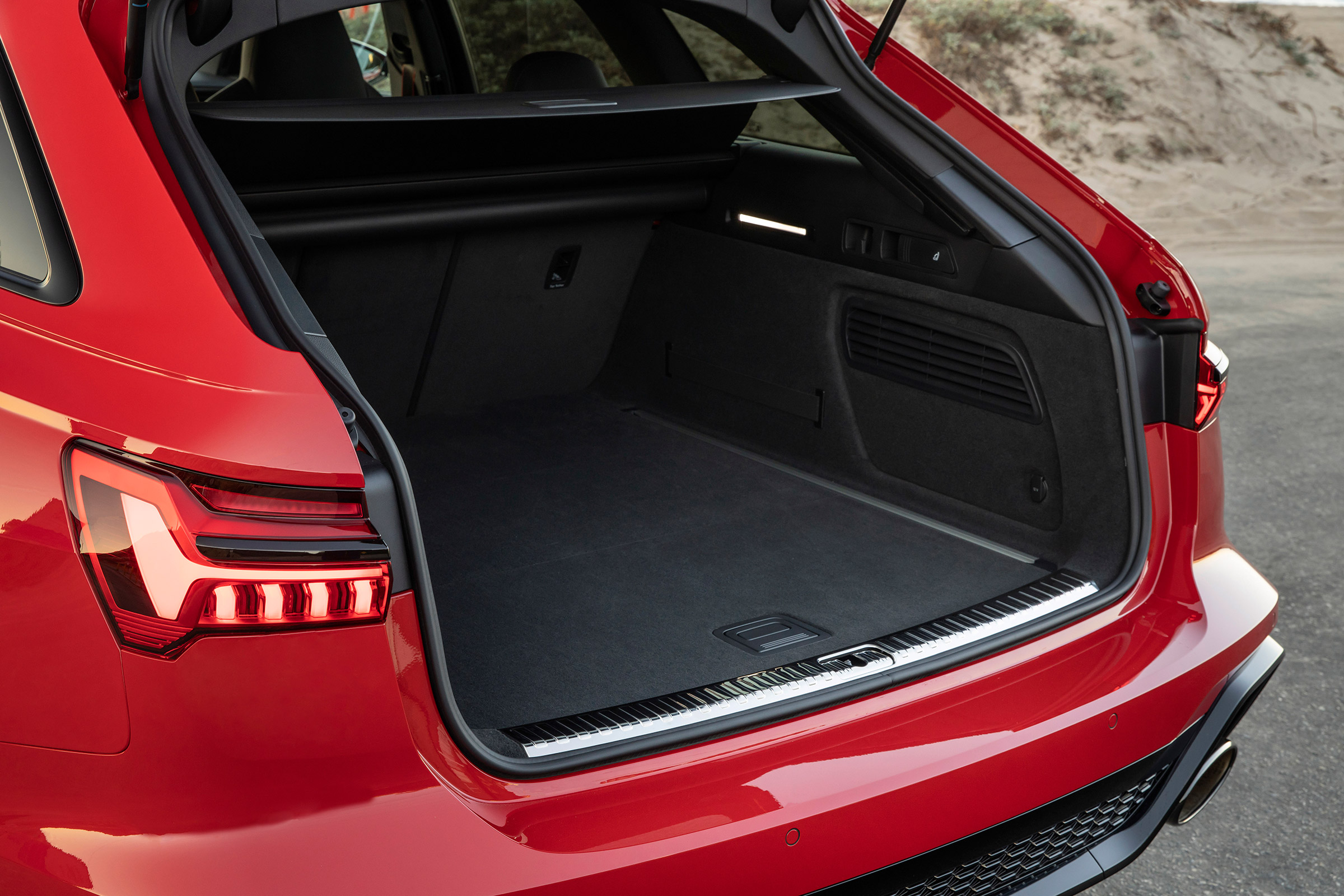Audi RS 6 Avant - boot