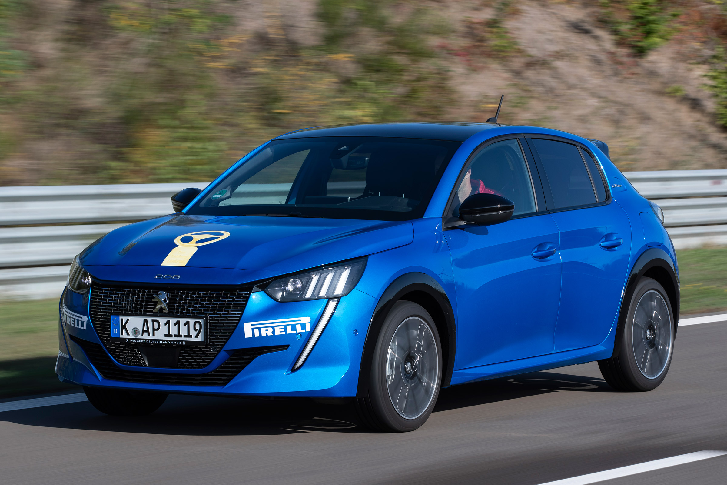 Peugeot 208 - front action