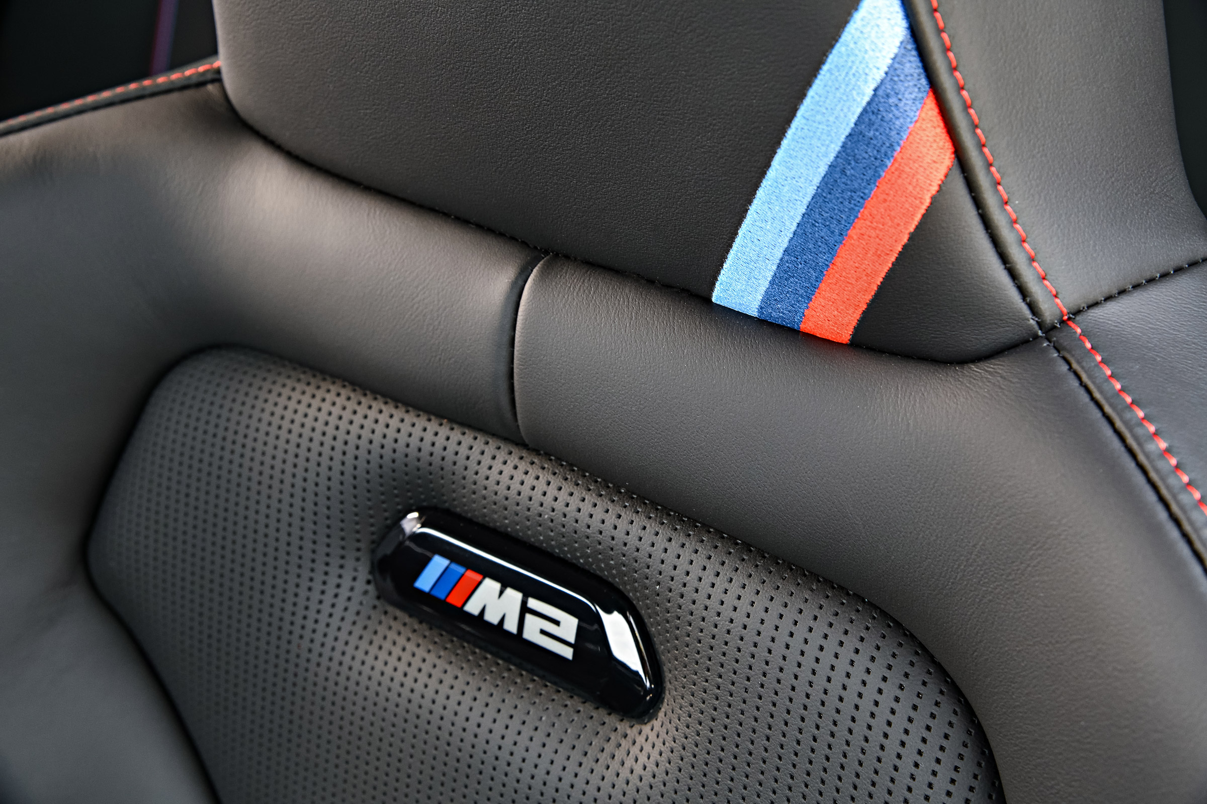 BMW M2 CS - seat detail