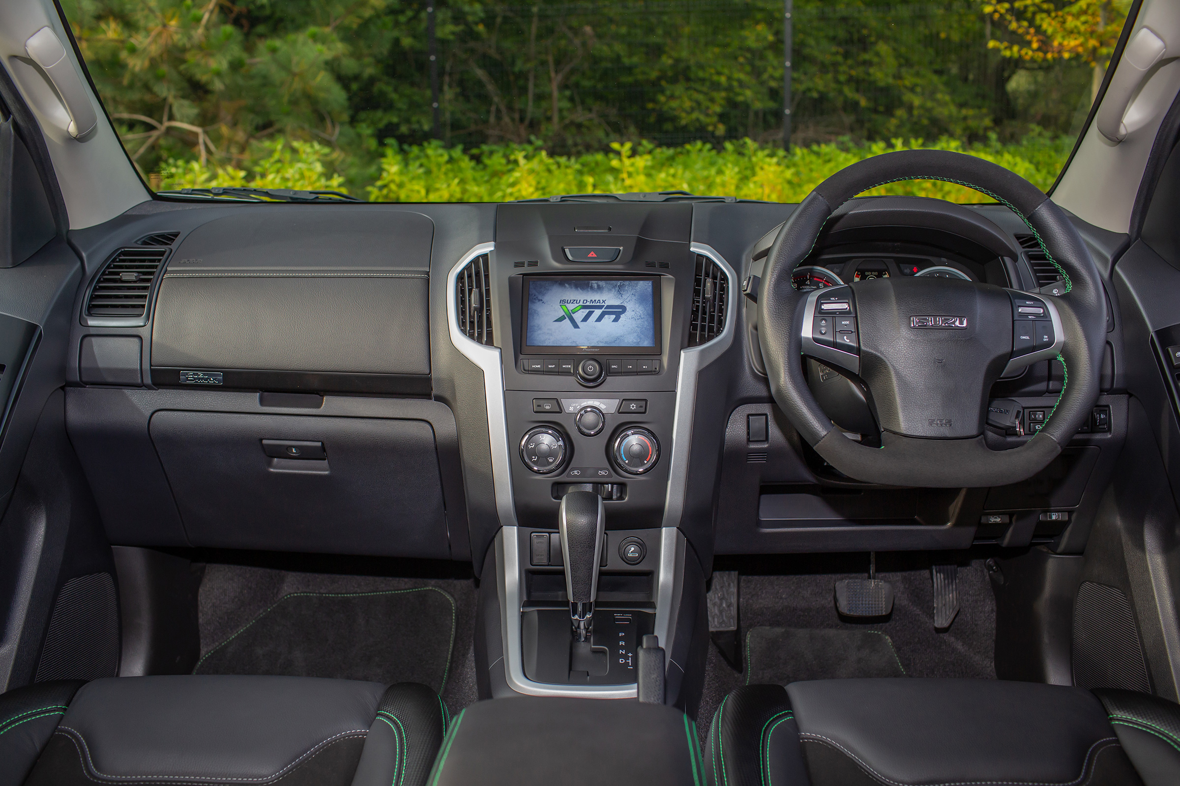 Isuzu D-Max XTR - interior