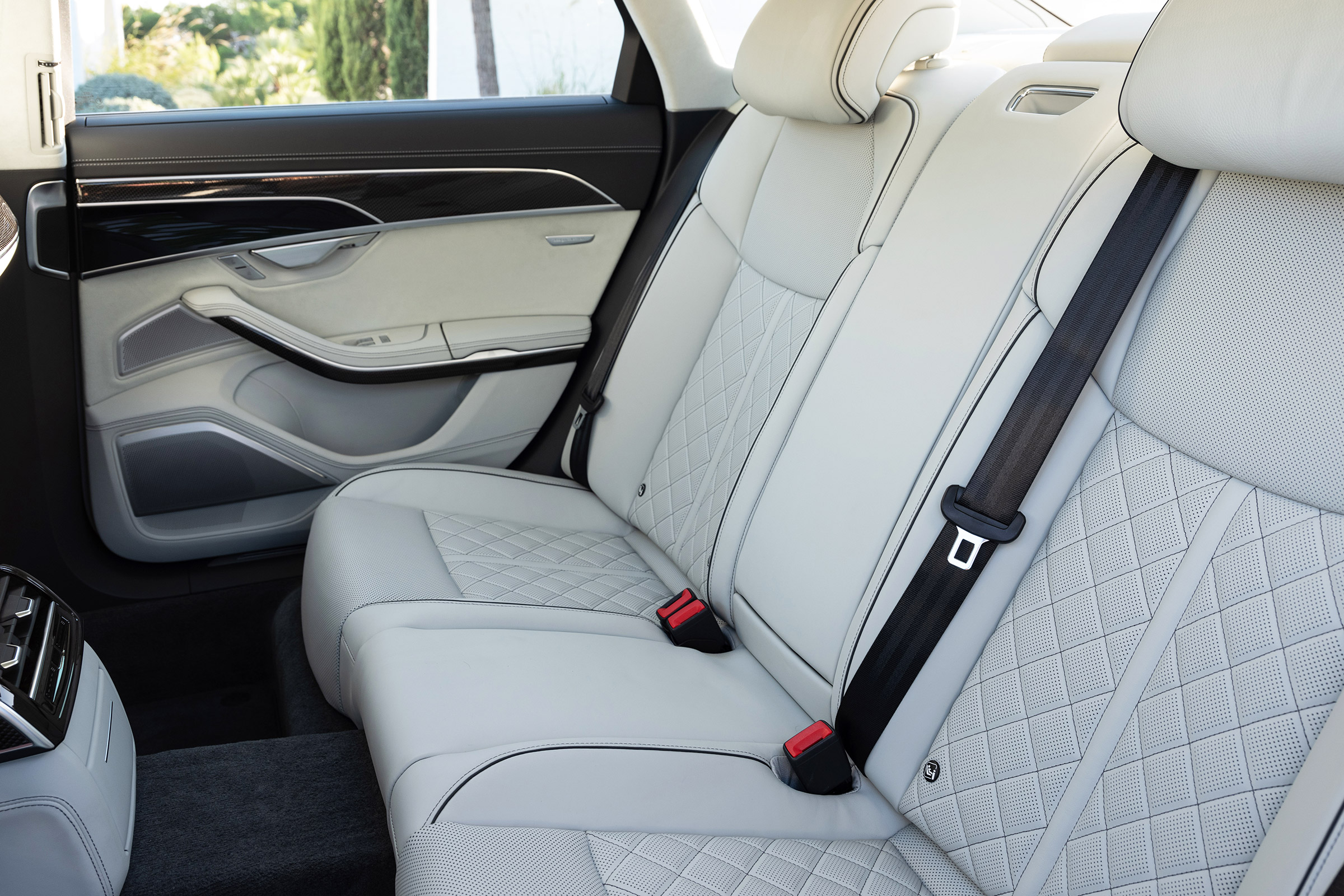 Audi S8 - rear seats