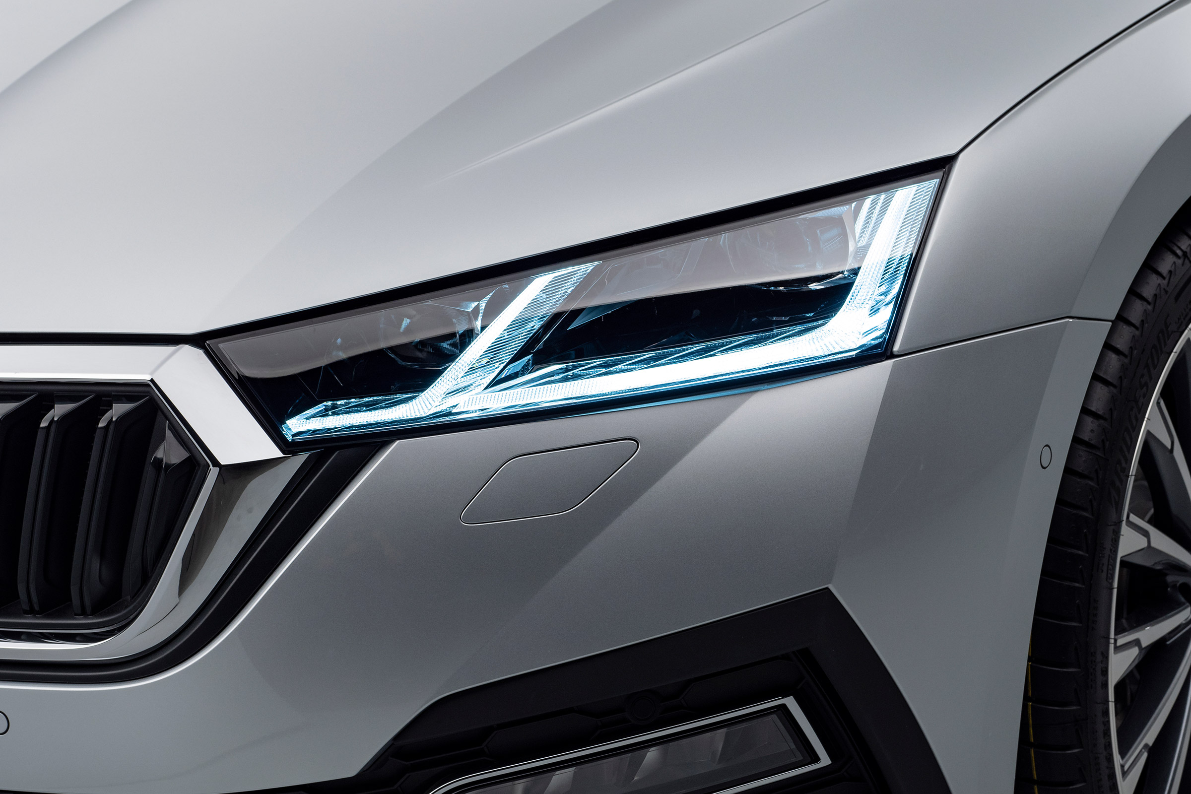 Skoda Octavia - front lights
