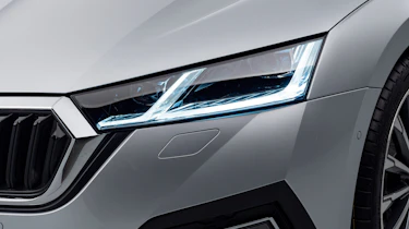Skoda Octavia - front lights