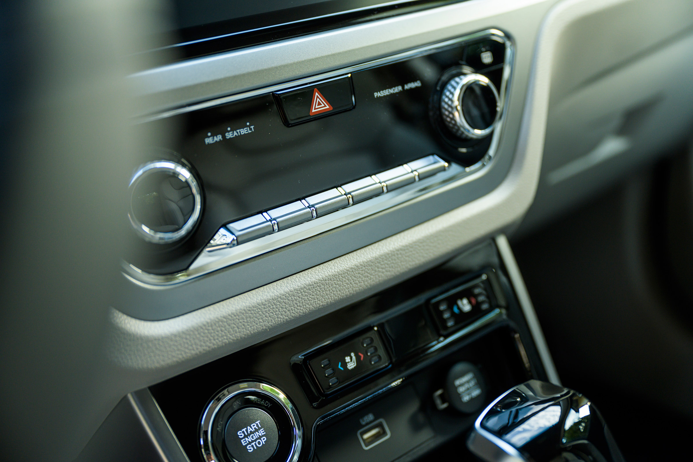 SsangYong Korando - centre console