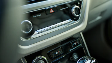SsangYong Korando - centre console