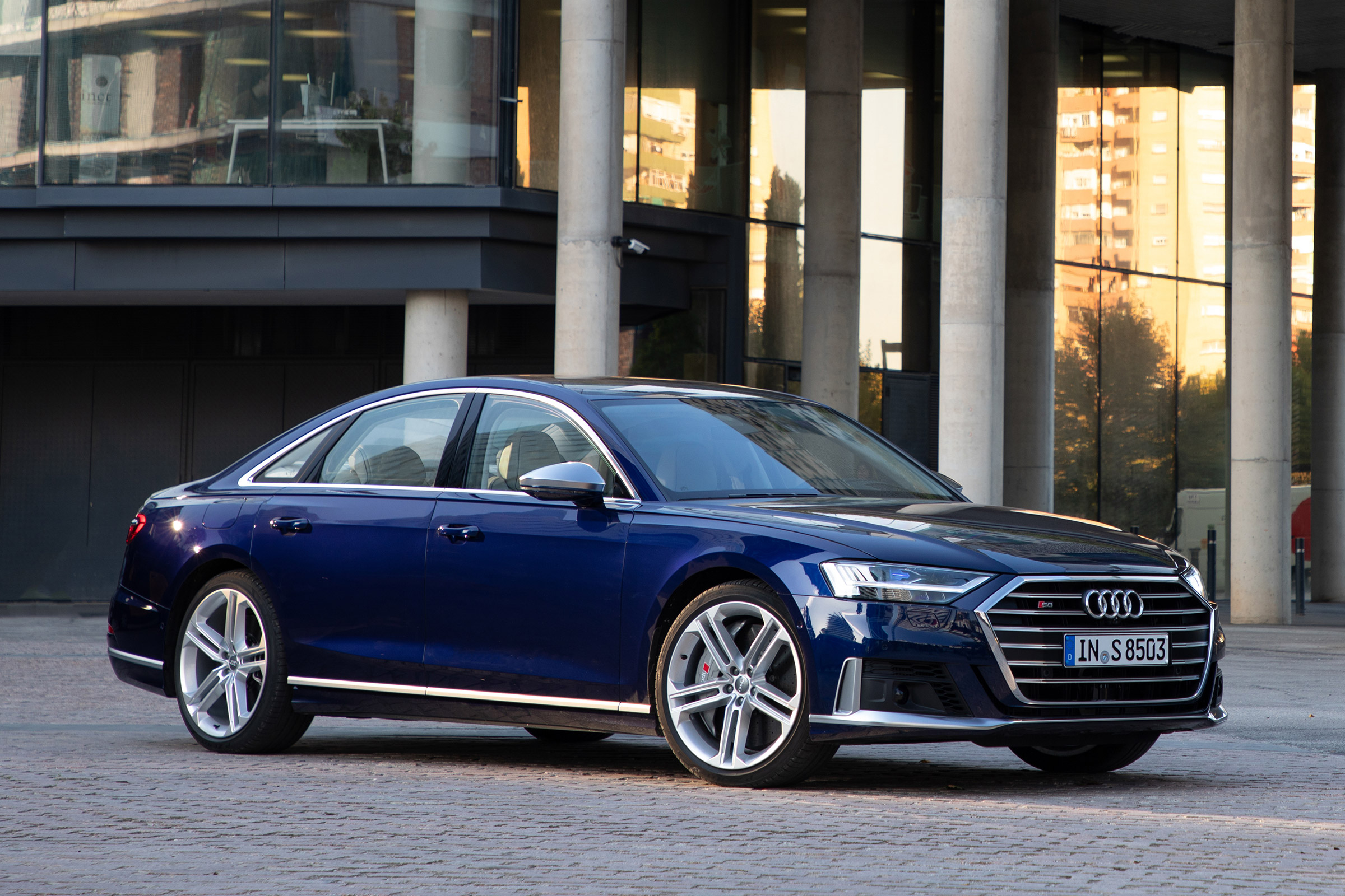 Audi S8 - front static