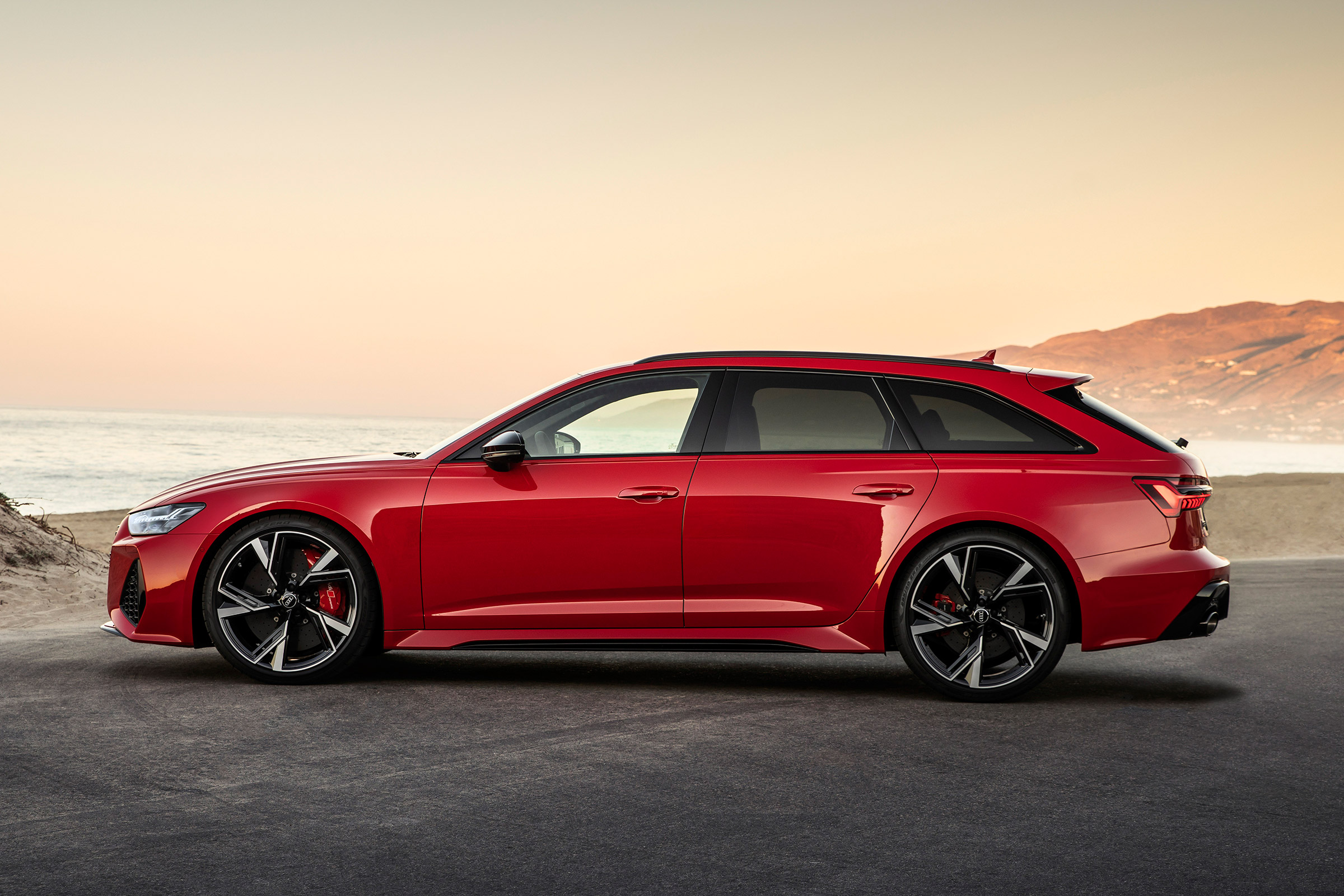 Audi RS 6 Avant - side