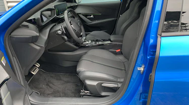 Peugeot 208 - front seats