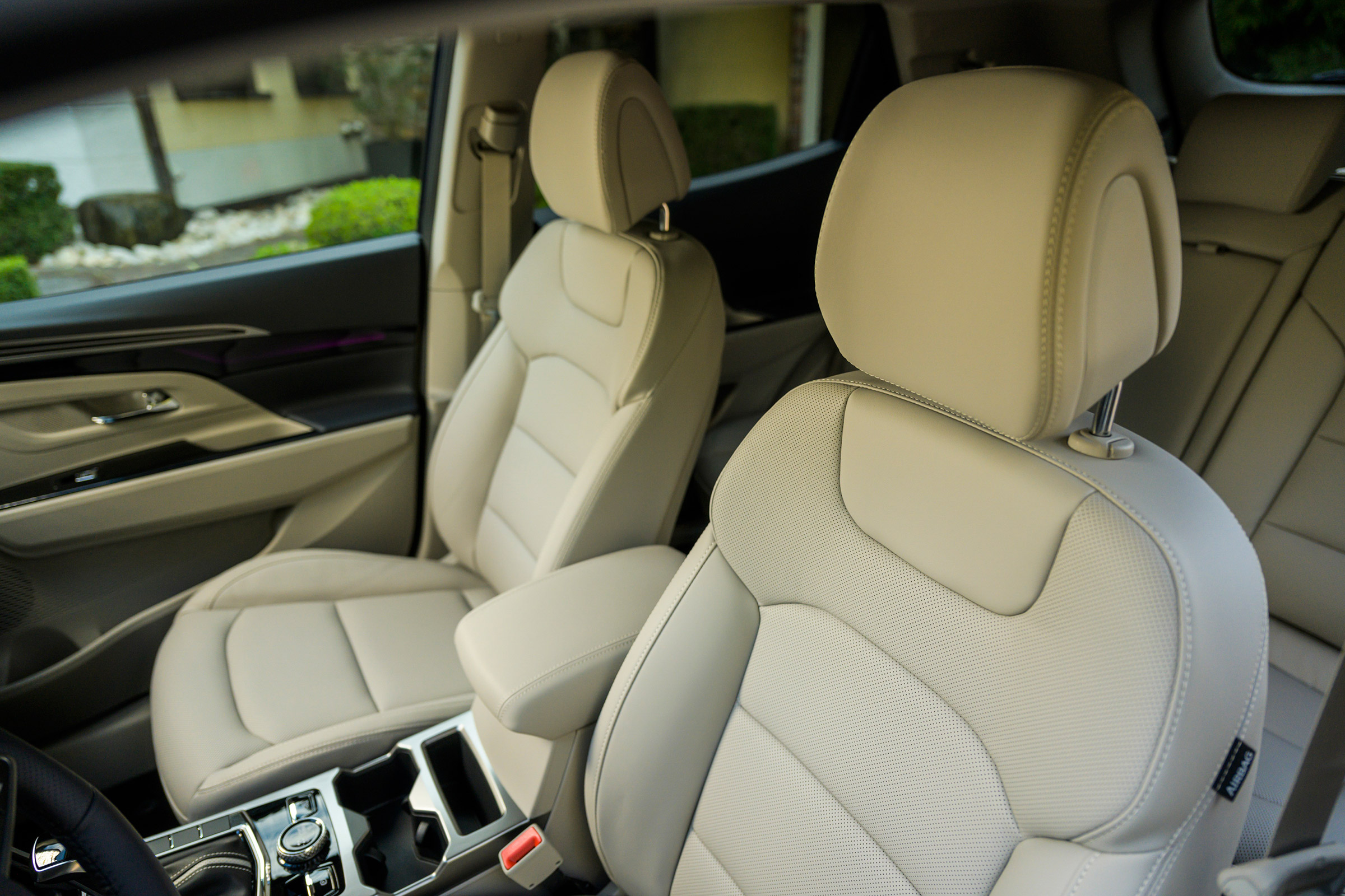 SsangYong Korando - front seats
