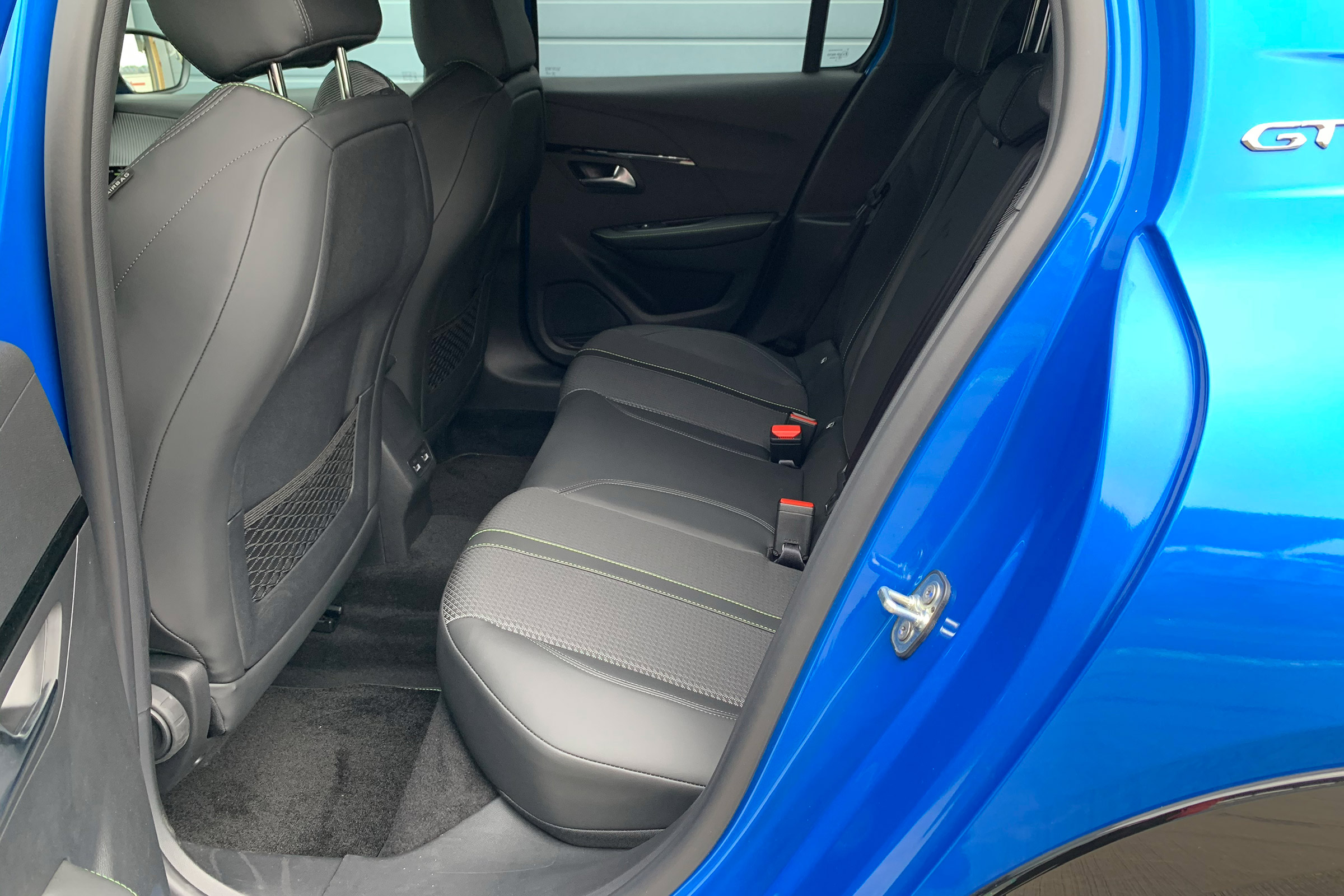 Peugeot 208 - rear seats