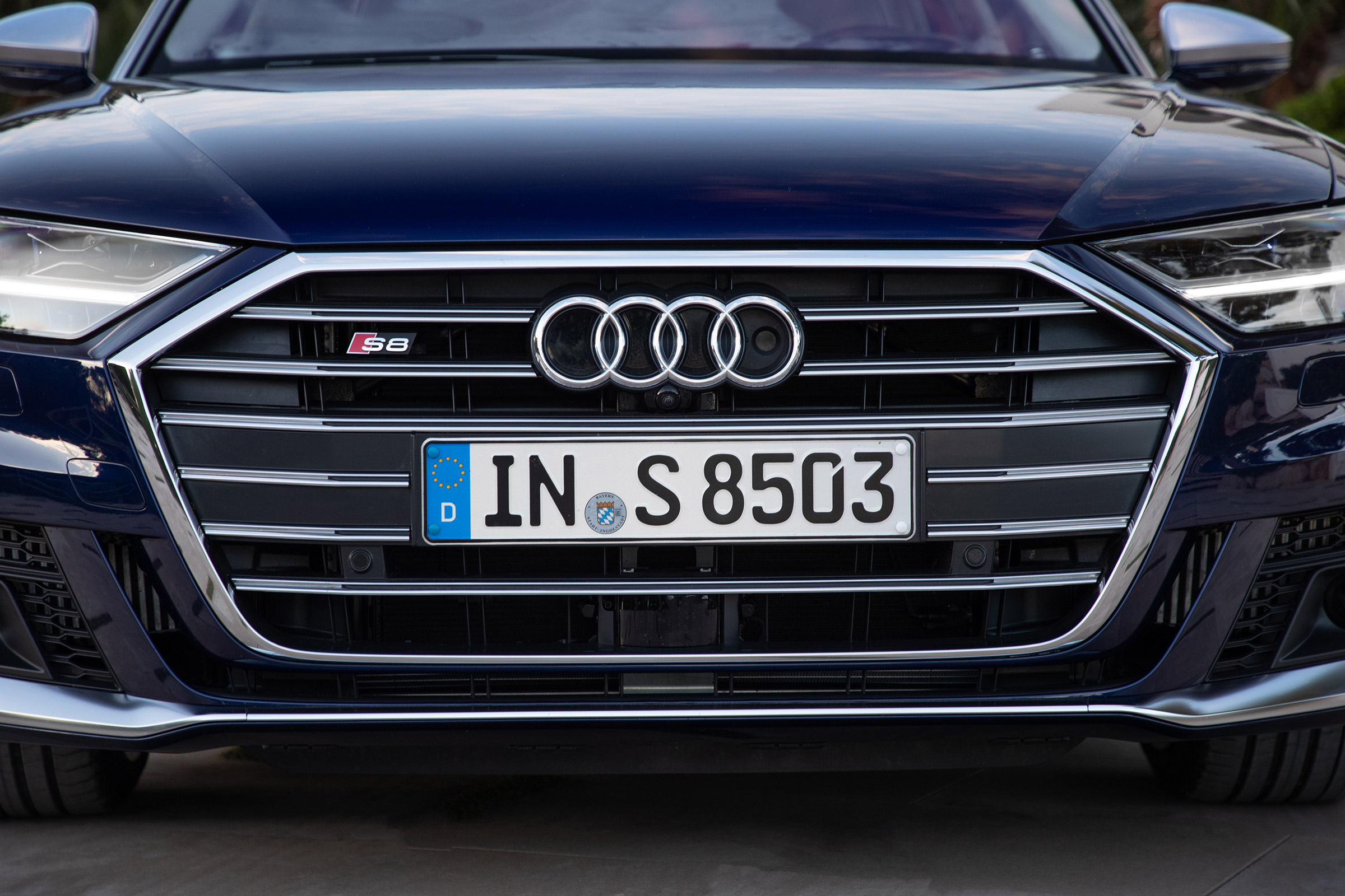 Audi S8 - grille