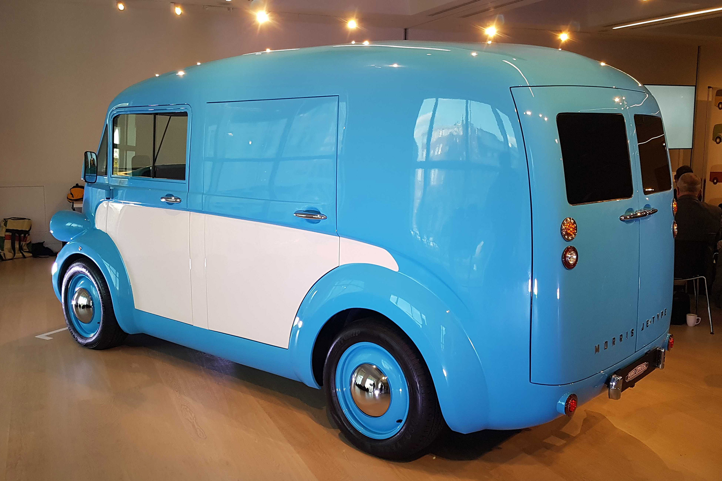 Morris JE - reveal rear/side