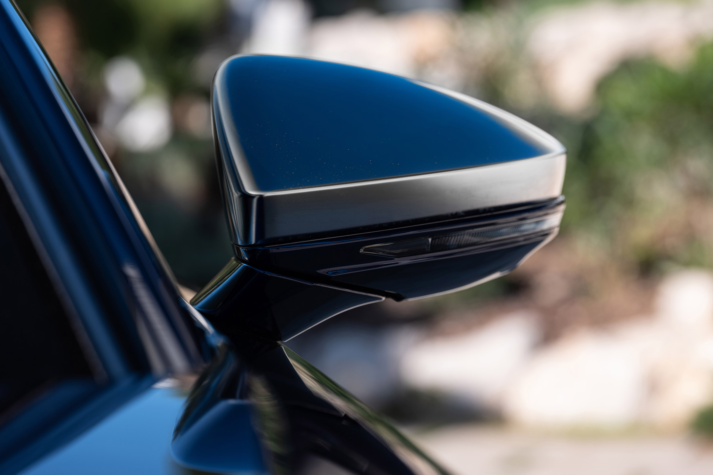 Audi S8 - wing mirror