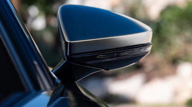 Audi S8 - wing mirror