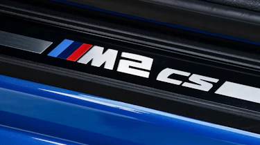BMW M2 CS - sill