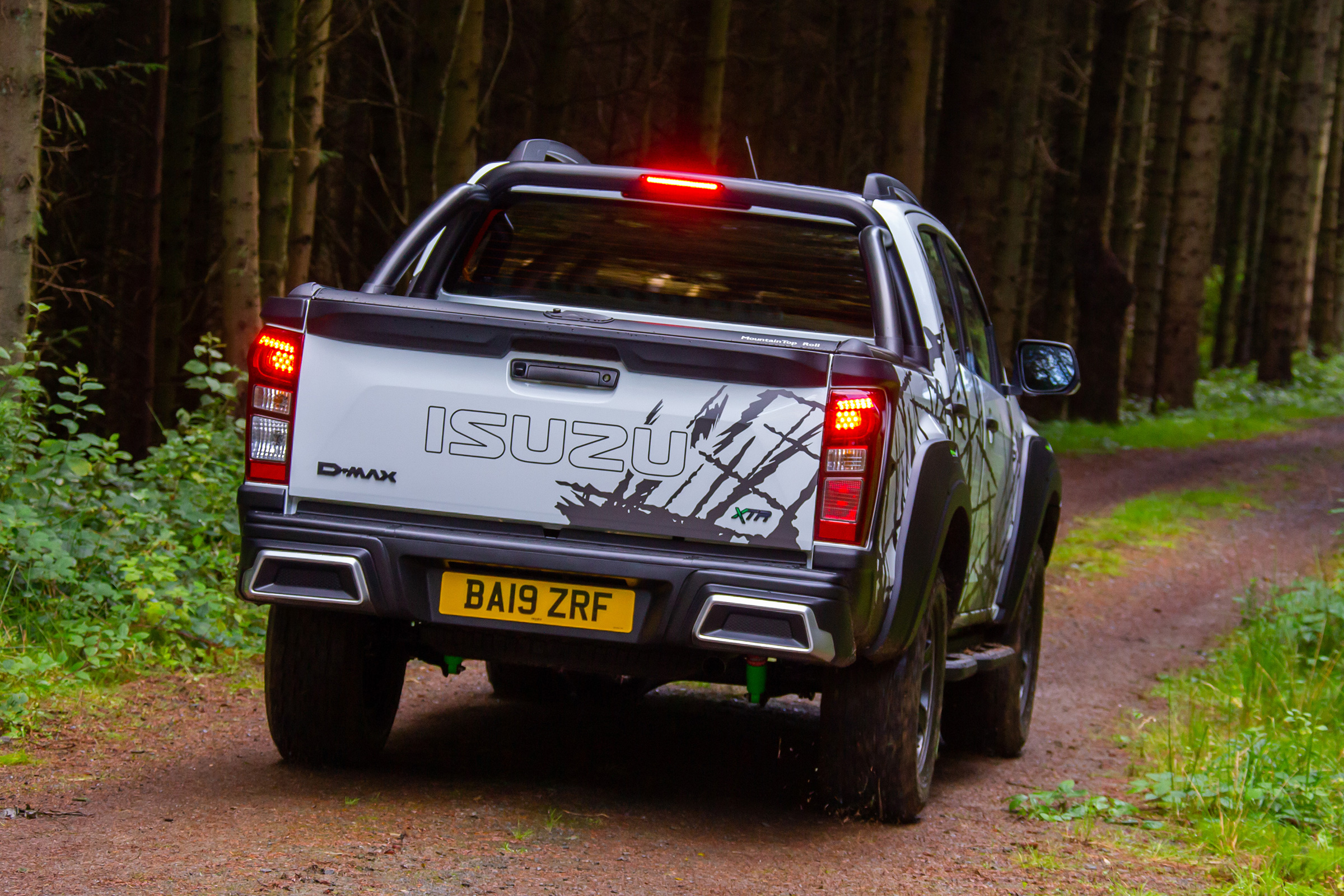 Isuzu D-Max XTR - rear tracking off-road 