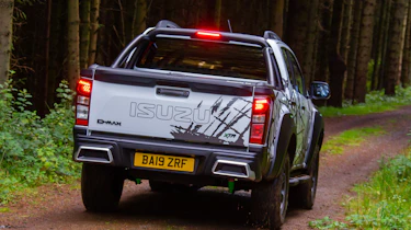 Isuzu D-Max XTR - rear tracking off-road