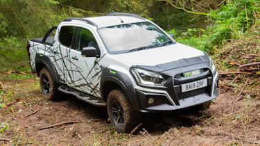 Isuzu D-Max XTR - front tracking off-road