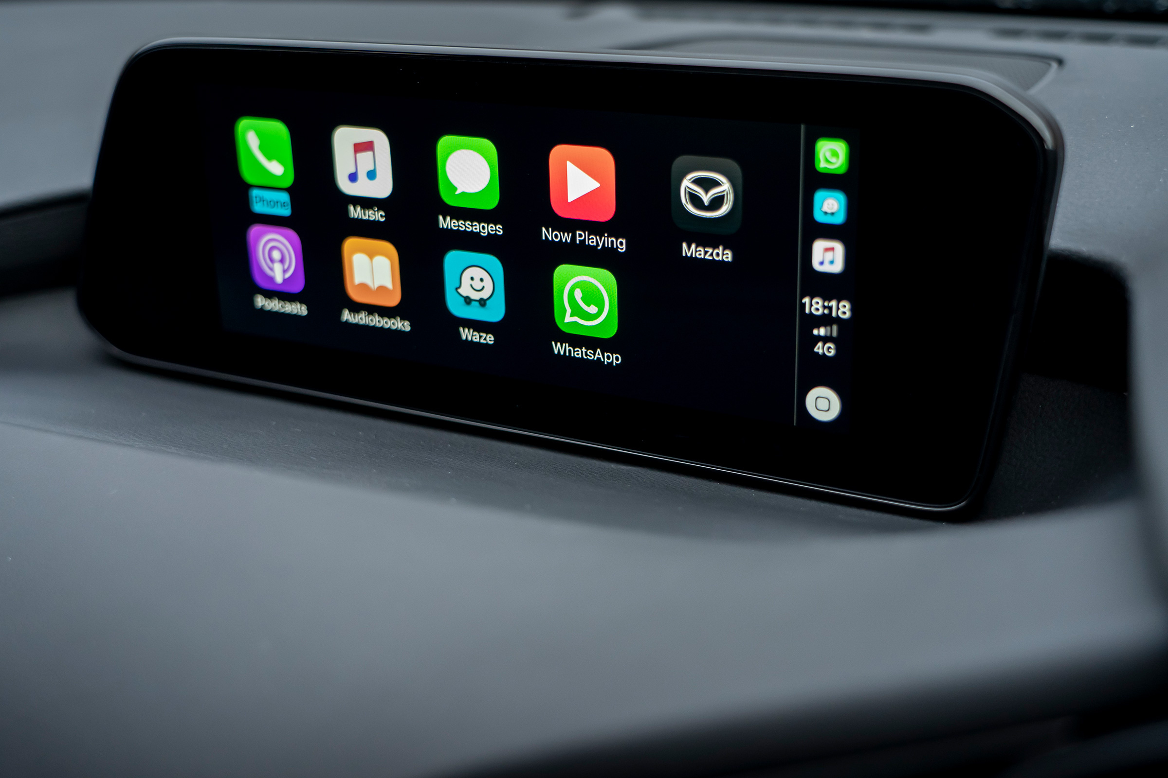 Mazda 3 saloon - screen