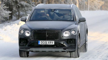 Bentley Bentayga - spies - front tracking