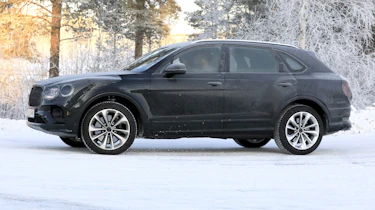 Bentley Bentayga - spies - side tracking