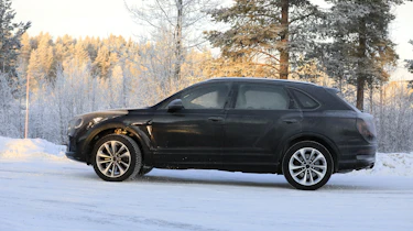 Bentley Bentayga - spies - side tracking