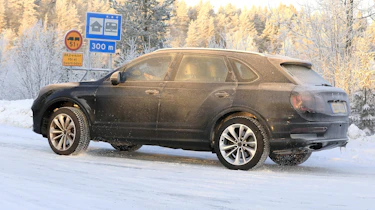 Bentley Bentayga - spies - side tracking