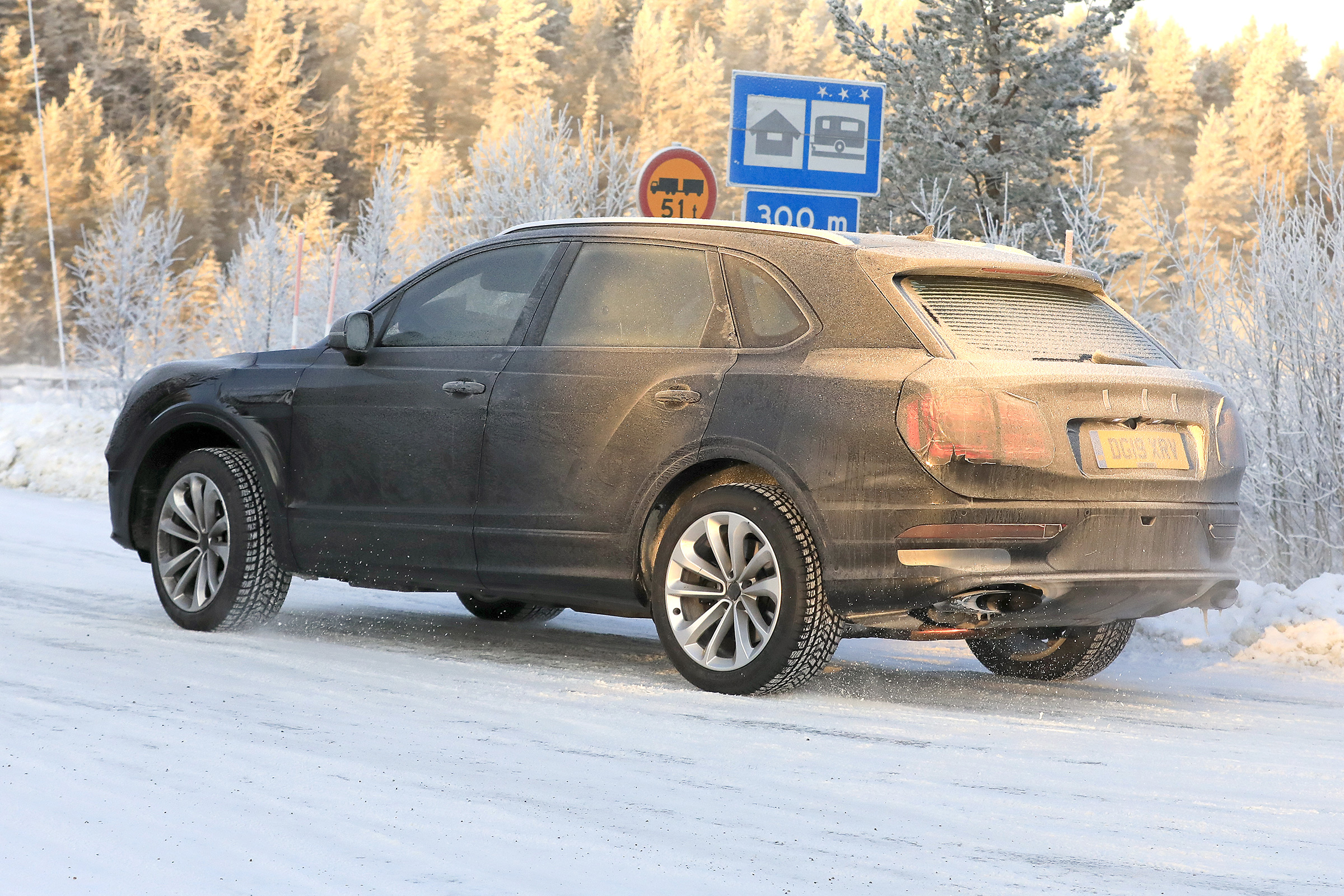 Bentley Bentayga - spies - rear 3/4 tracking
