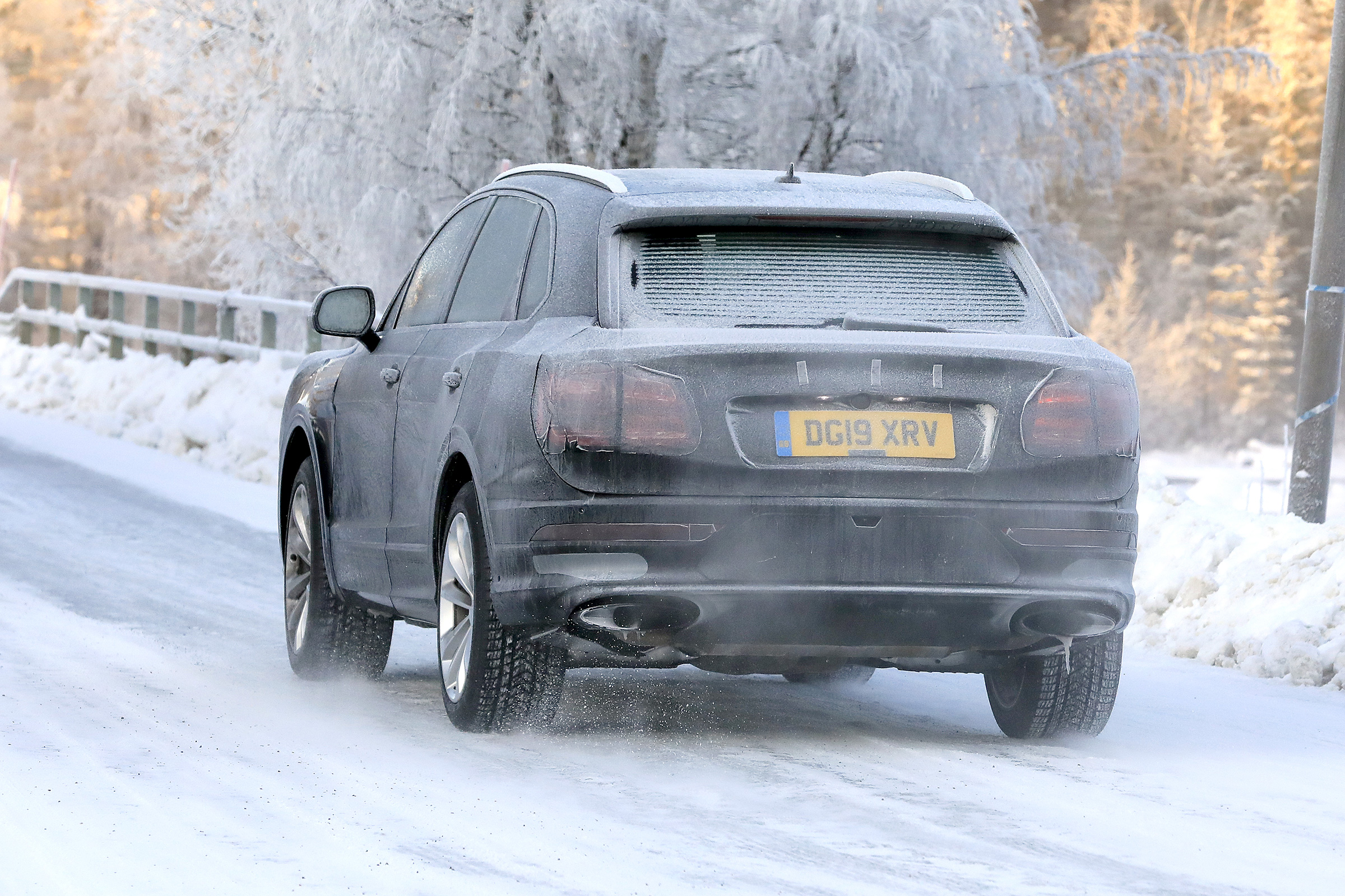 Bentley Bentayga - spies - rear tracking