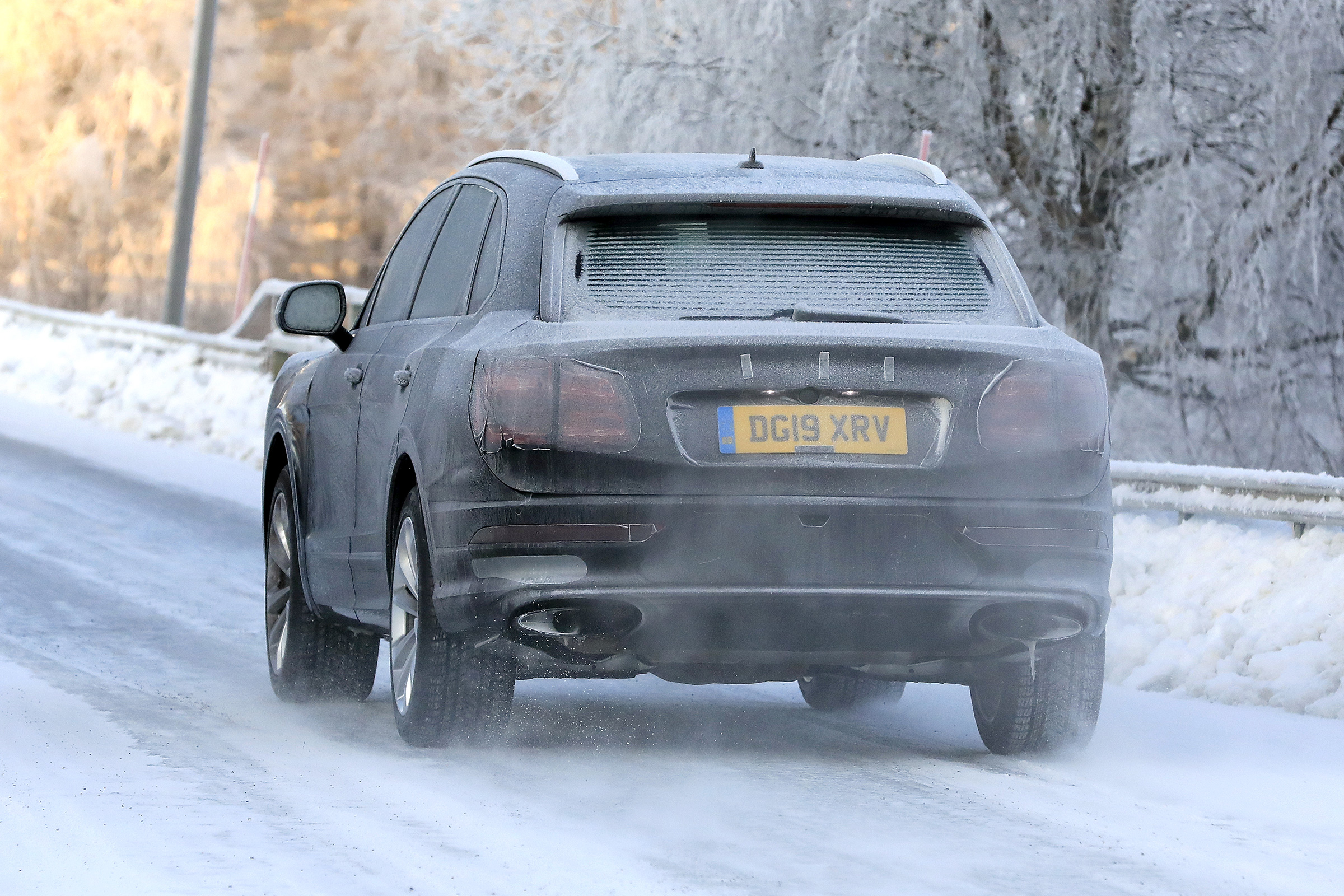 Bentley Bentayga - spies - rear tracking