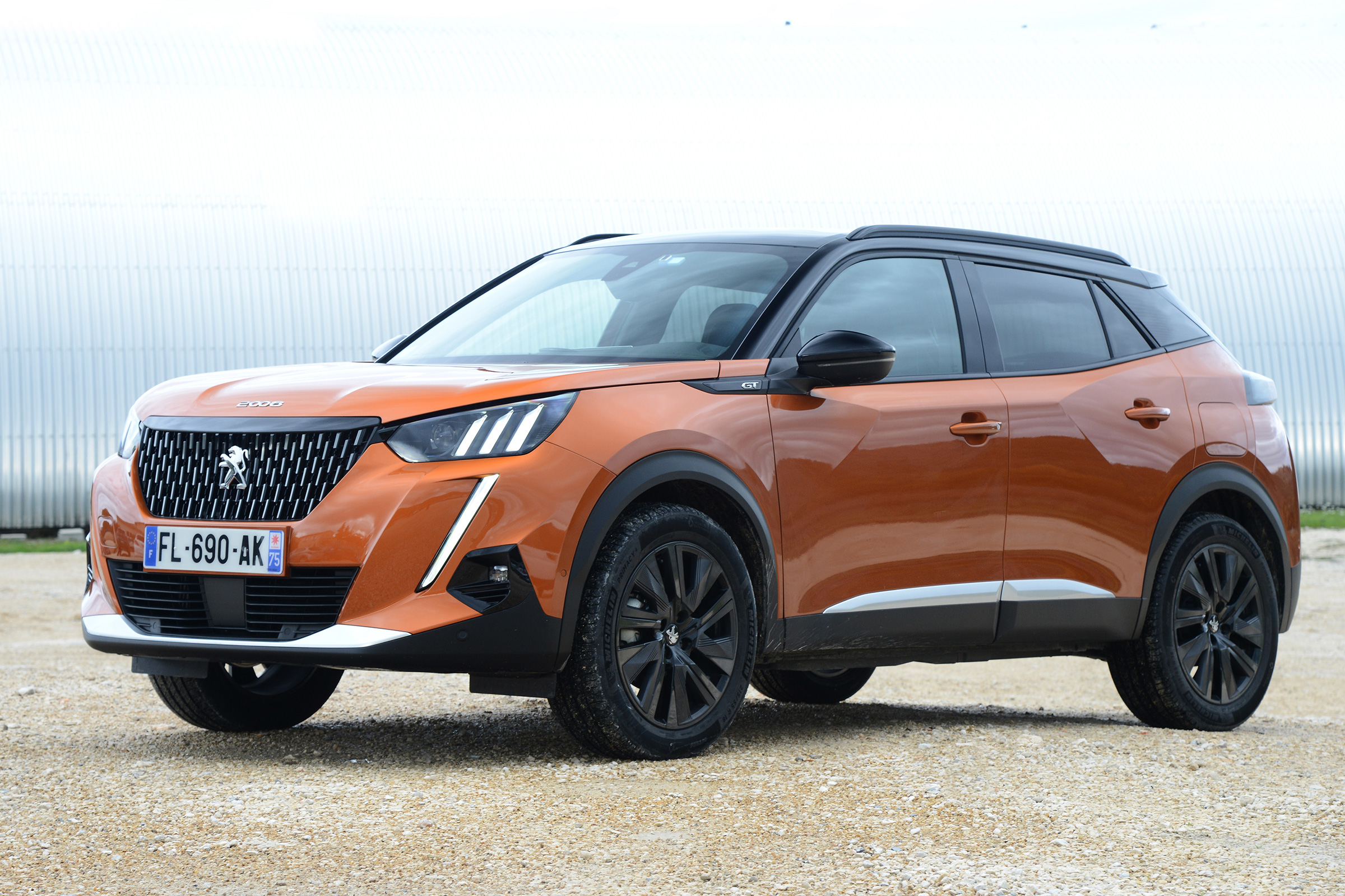 Peugeot 2008 - front 3/4 static