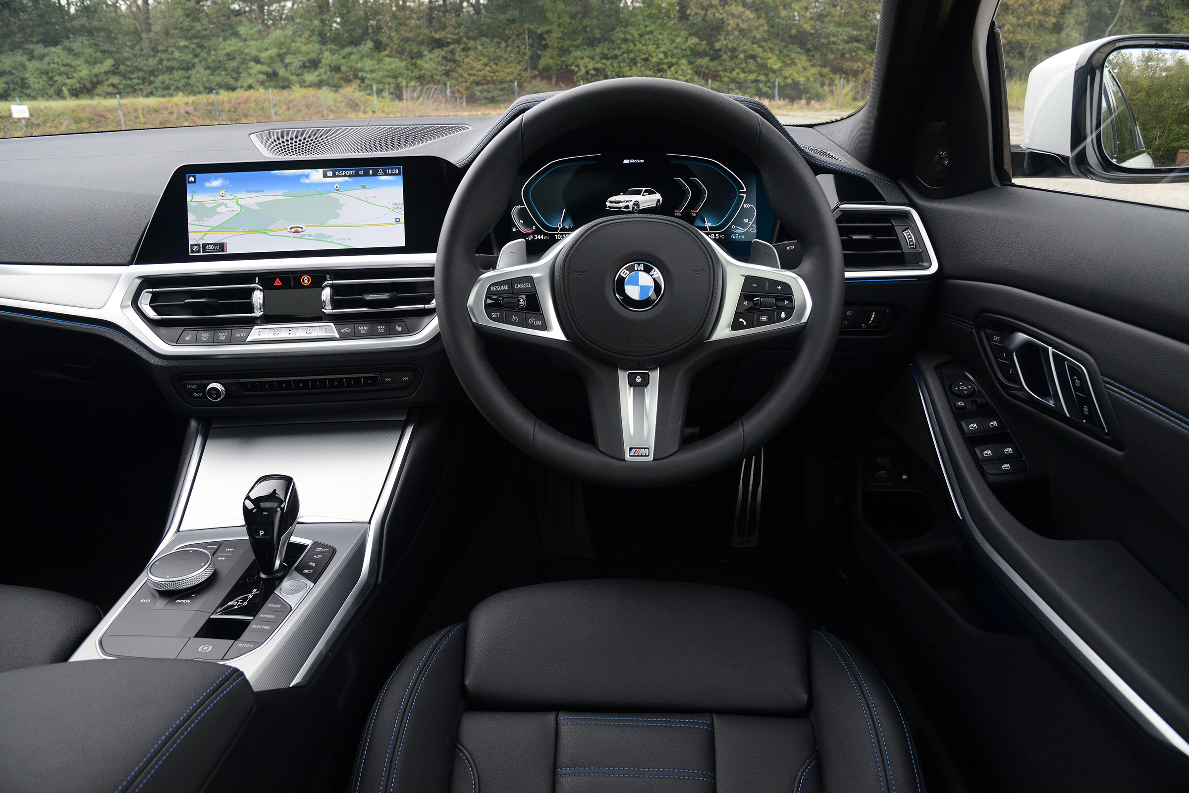 BMW 330e - interior