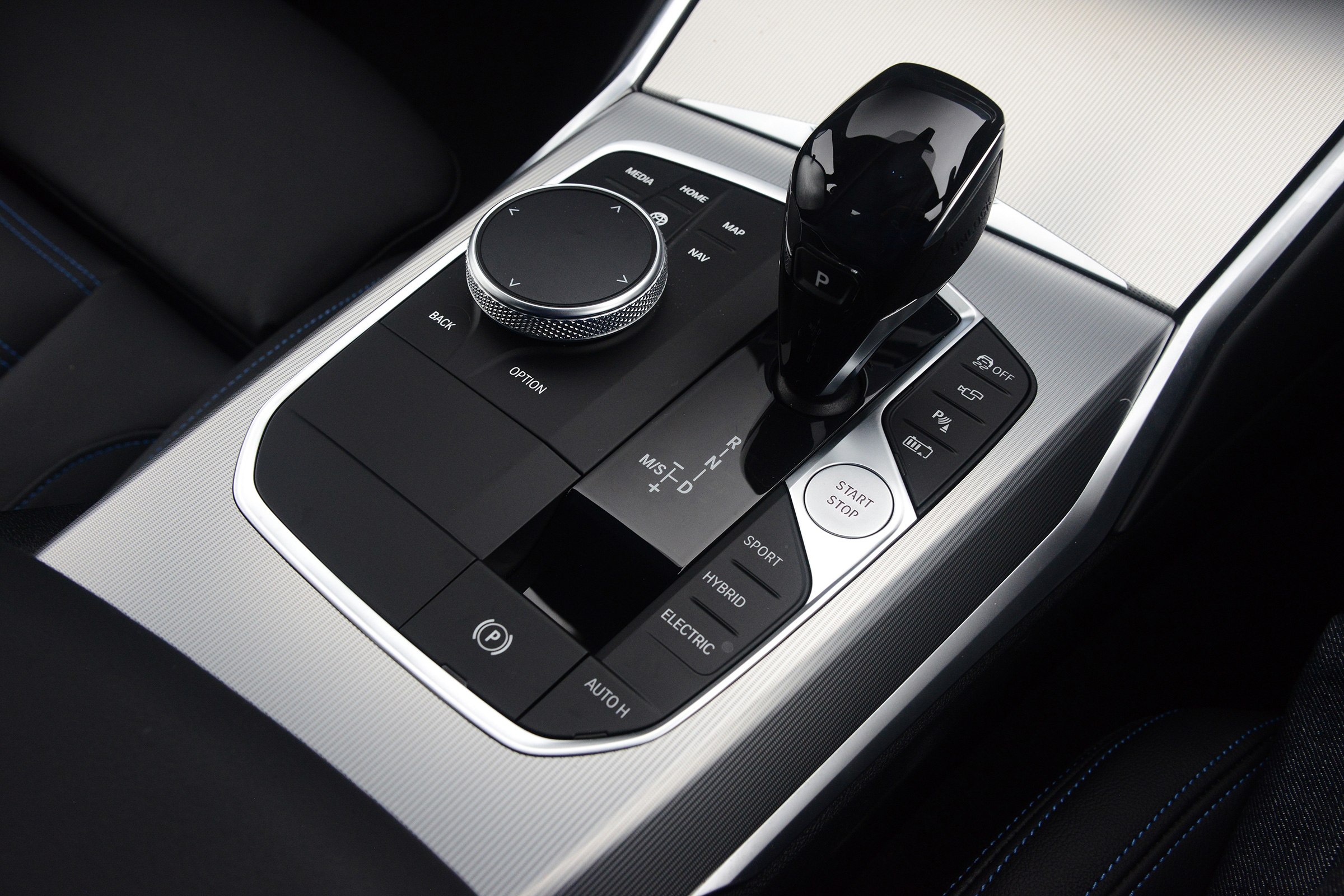 BMW 330e - interior