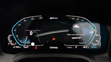 BMW 330e - dials