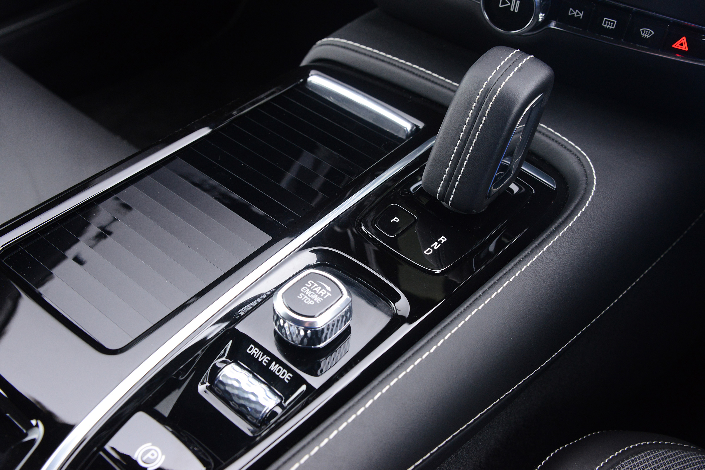 Volvo S60 - centre console