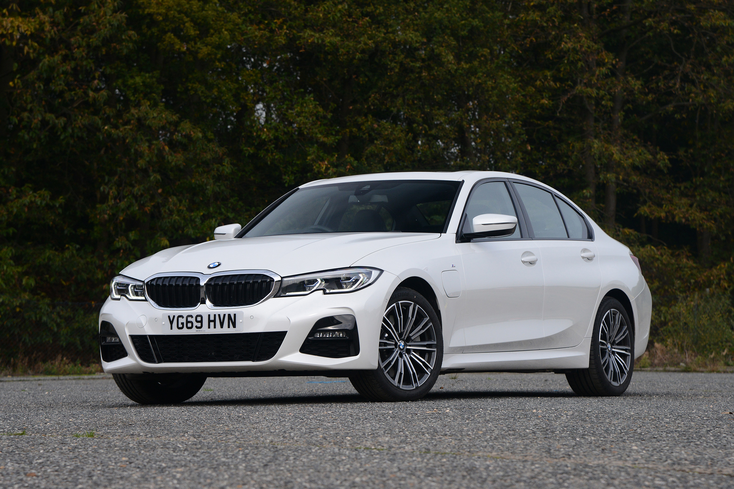 BMW 330e - front static