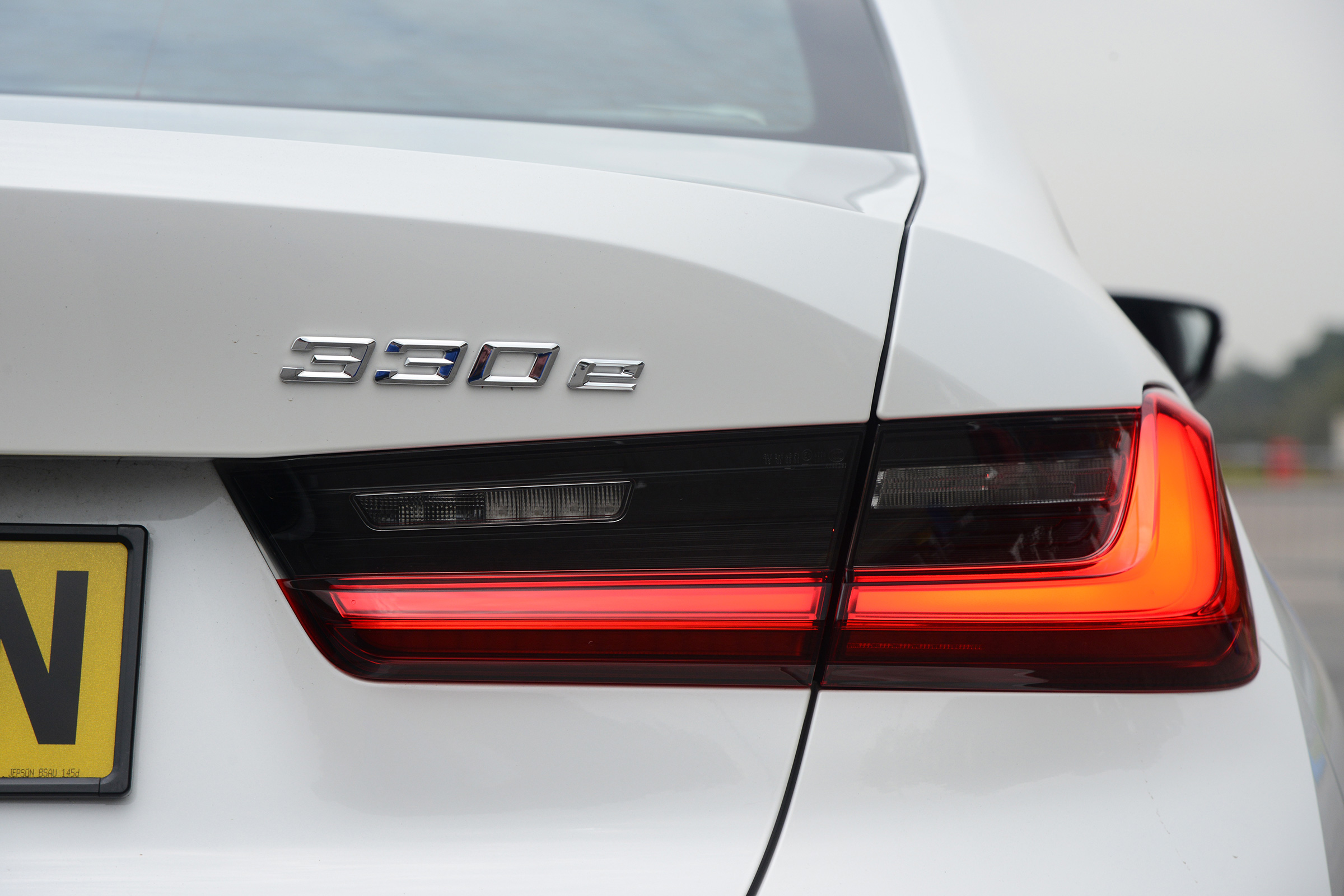 BMW 330e - brake light