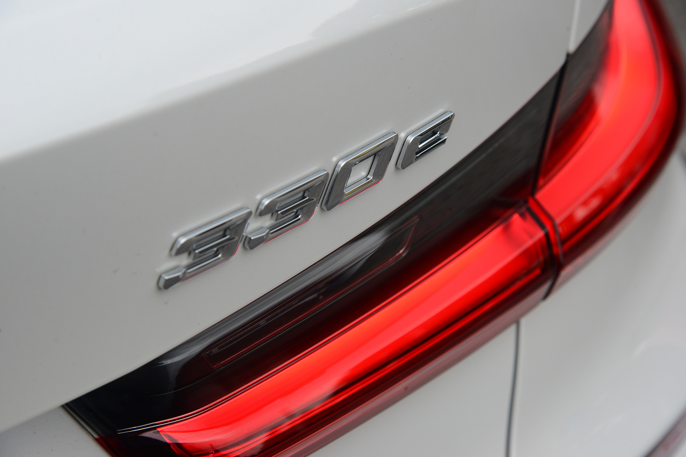 BMW 330e - brake light