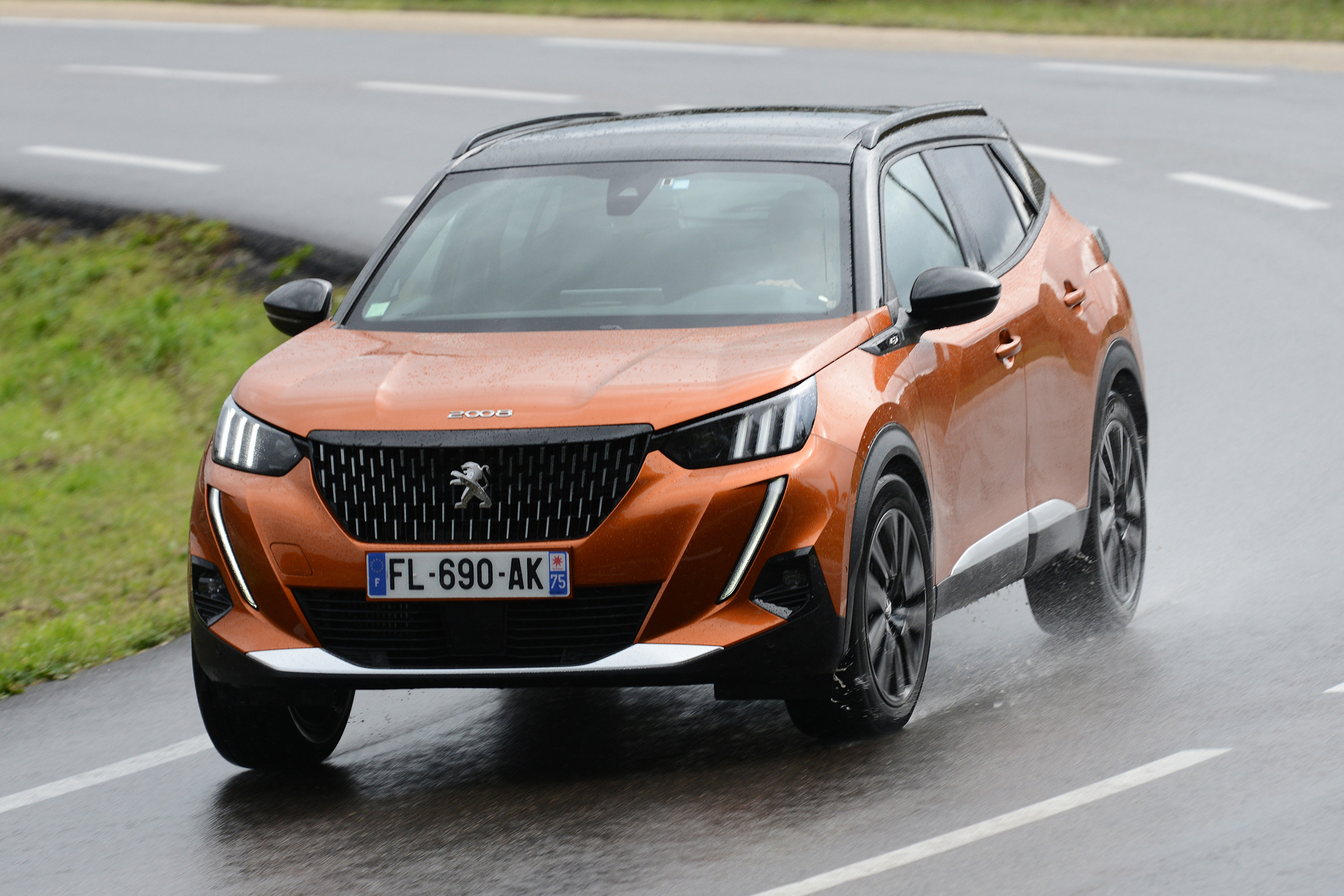 Peugeot 2008 - front cornering 