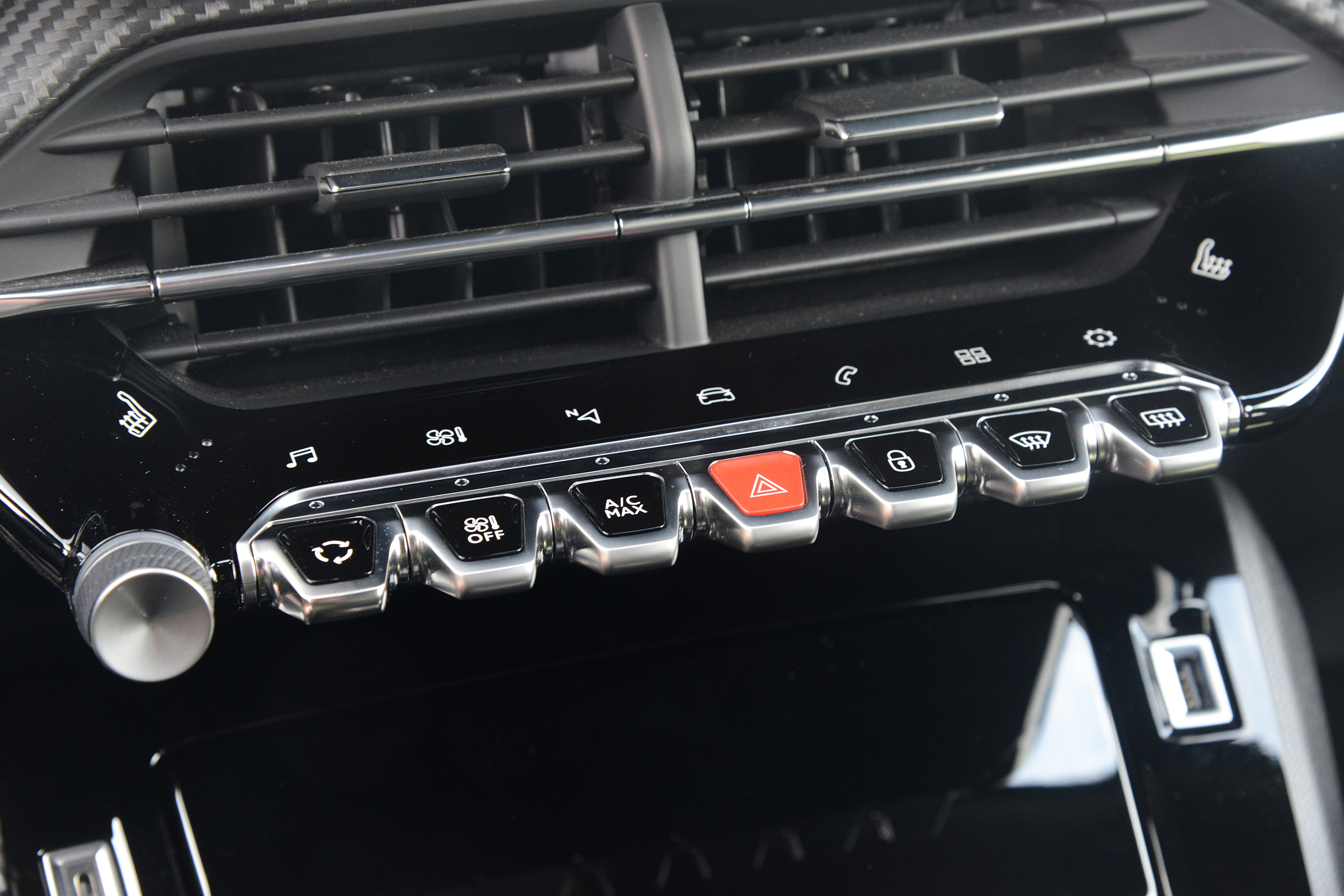 Peugeot 2008 - buttons