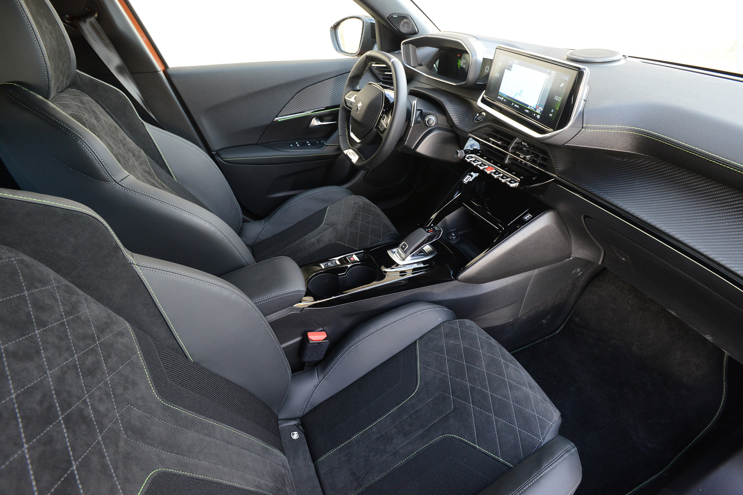 Peugeot 2008 - interior 