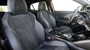 Peugeot 2008 - front seats