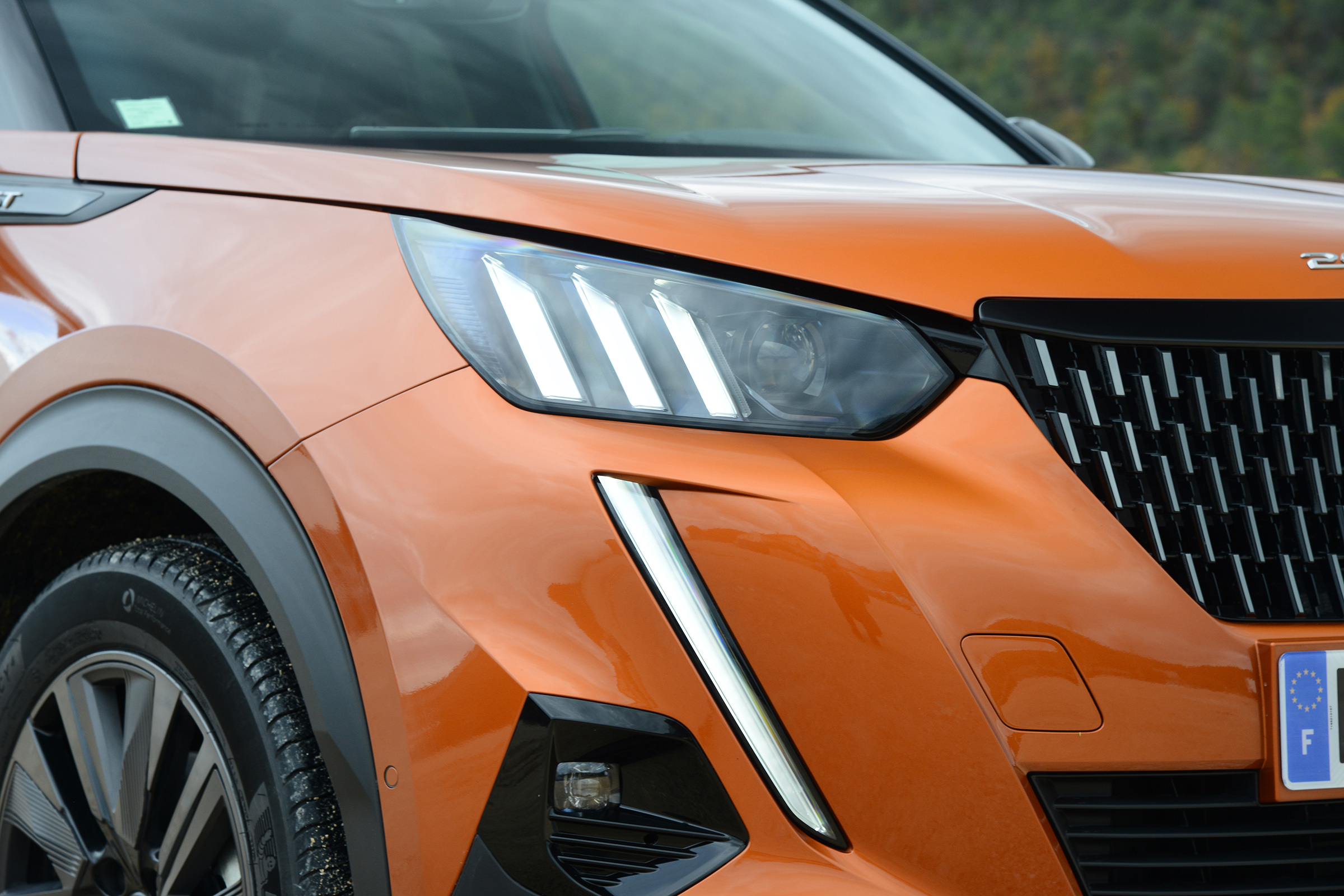 Peugeot 2008 - headlight 