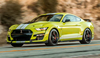 Ford Mustang Shelby GT500 - front tracking