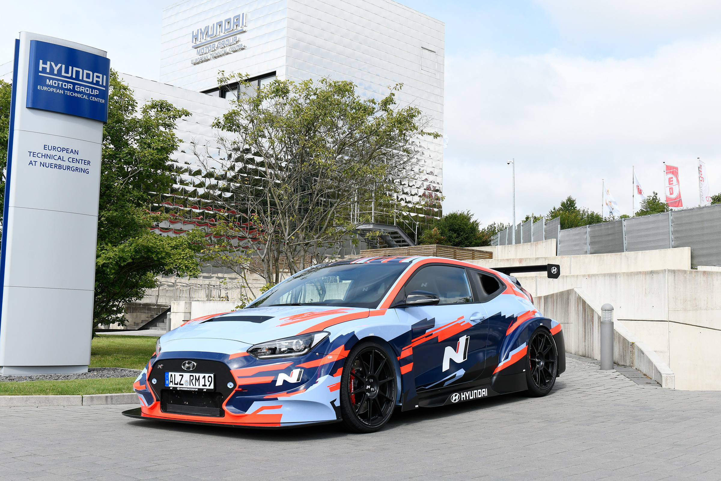 Hyundai RM19 - front 3/4 static