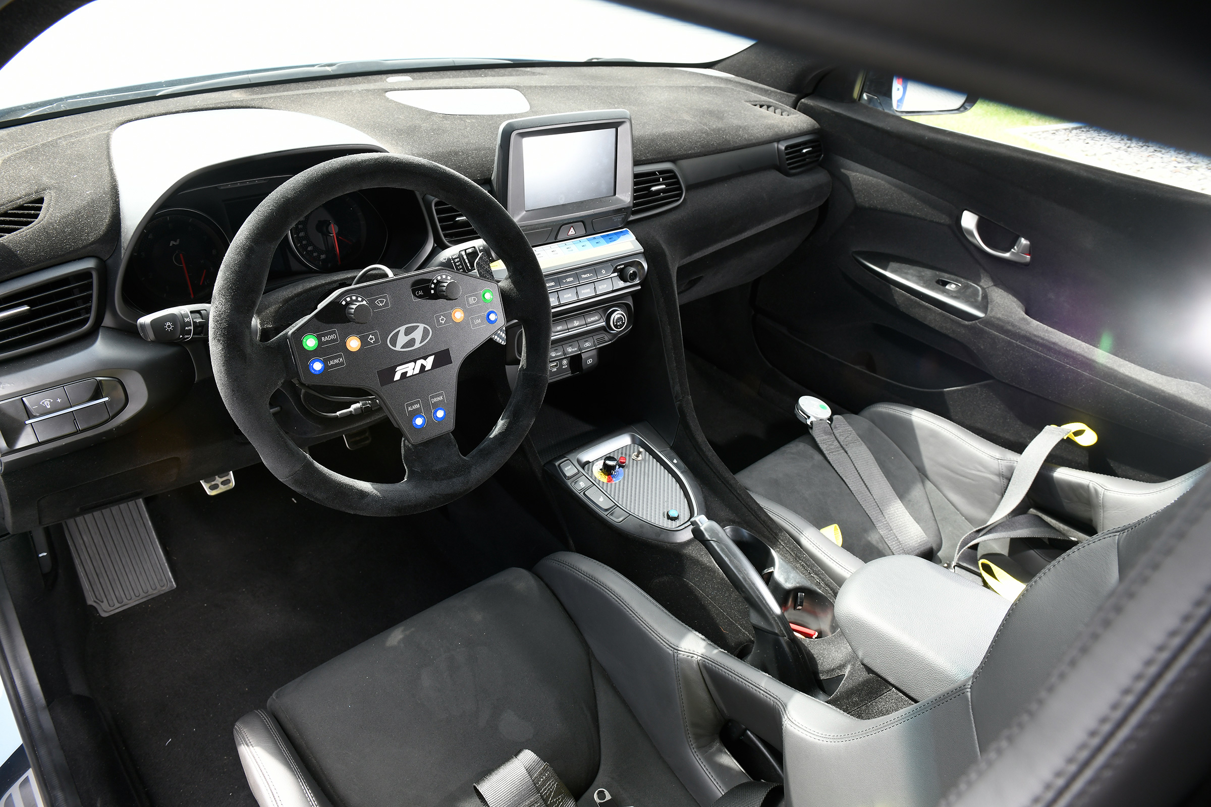 Hyundai RM19 - interior