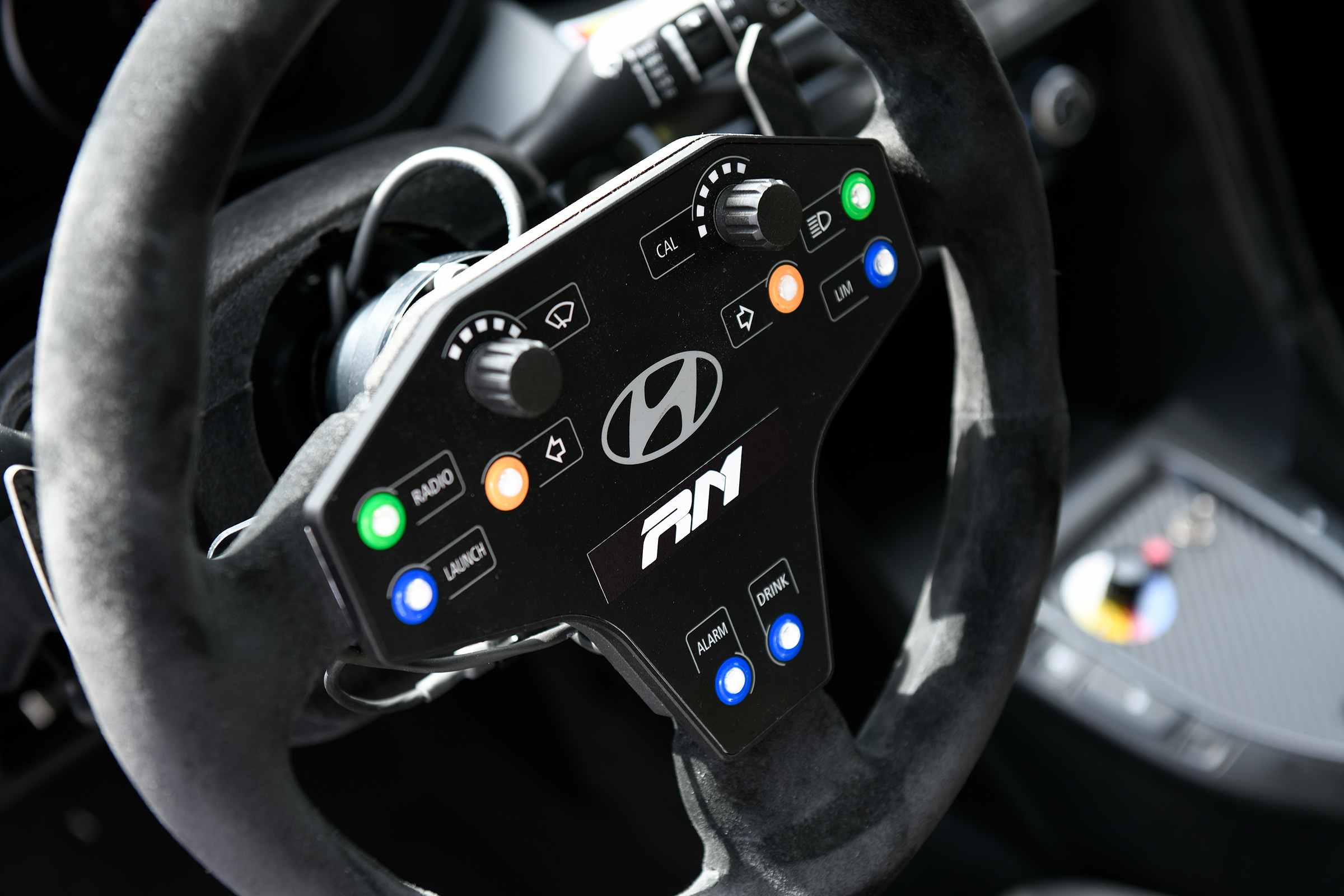 Hyundai RM19 - steering wheel