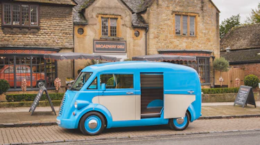 Morris JE - side door open